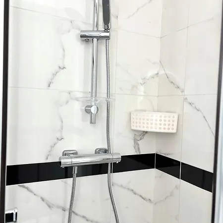 Lucas Salle De Bain Privative Homestay Paris